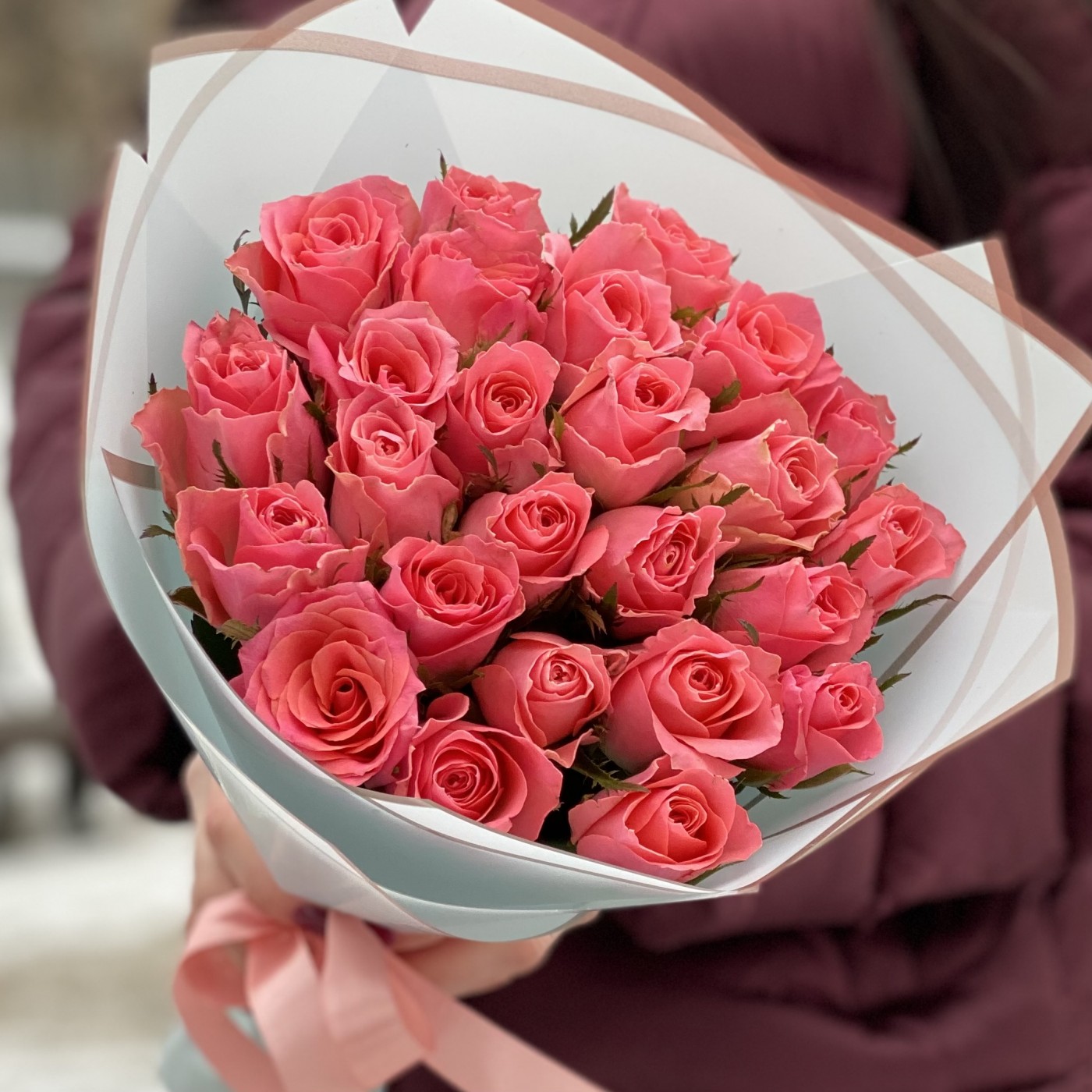 25 коралловых роз Эйс Пинк